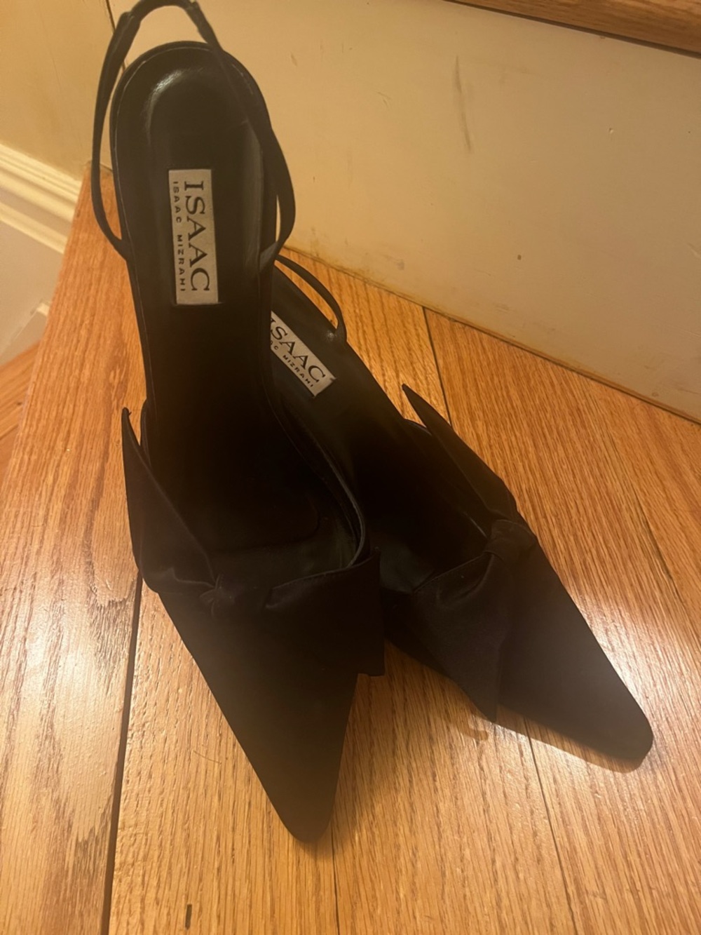 Isaac Mizrahi Black Pointed Slingback Heels